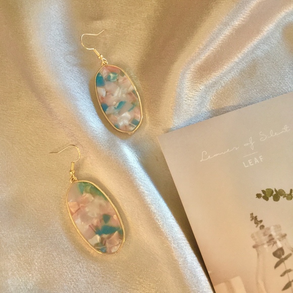 Marbled Pink Abalone Resin Shell Gold Earrings - Picture 5 of 7